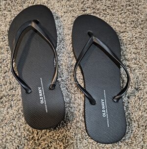 Woman's Old Navy Flip Flops Size 7